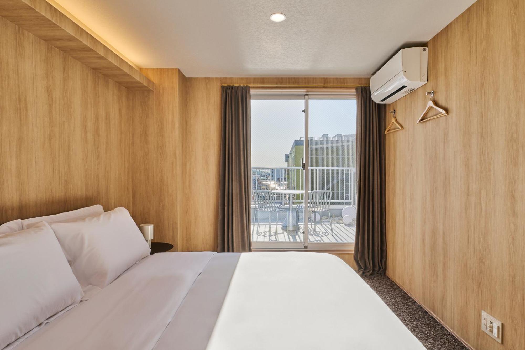 Reikyo Hanazono Apartment *